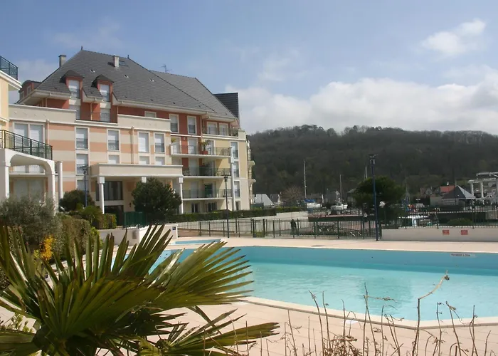 Duplex 4 Pieces Avec Piscine, Jardin Et Parking A - Fr-1-487-282 Apartman